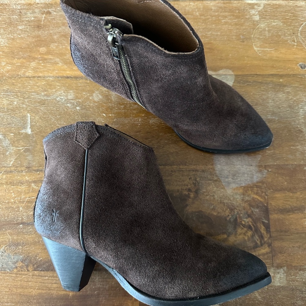 Frye June Suede Western Bootie Chocolate‎ Brown Side Zip Heeled Shootie Size 7B